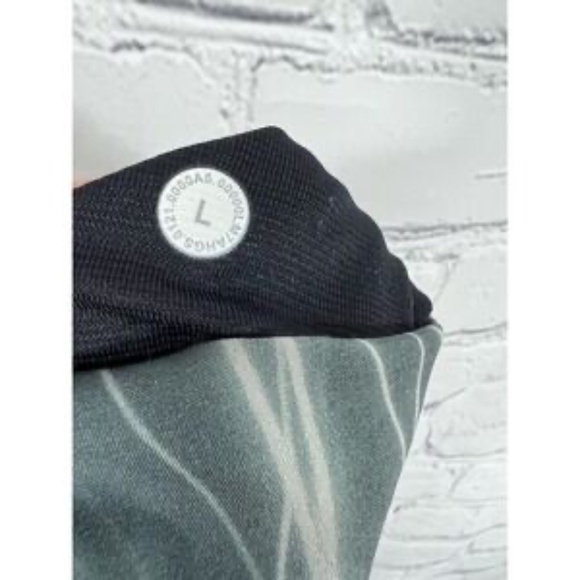 Lululemon 9" L Linerless Pace Breakers in Stroboscopic Smoked Spruce Multi - Picture 6 of 7